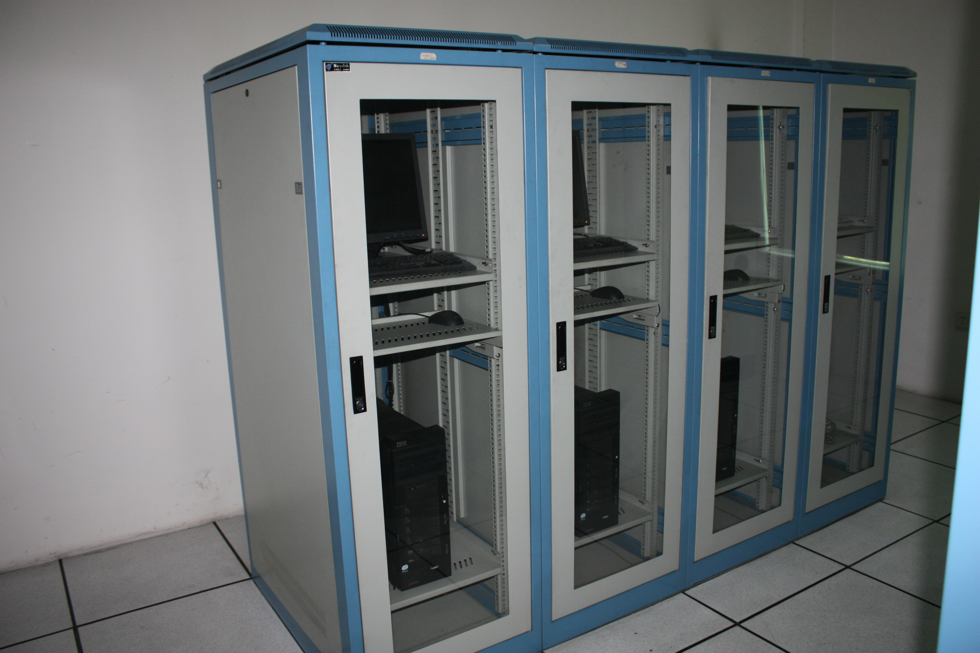 广州阿凡达2014新款网络机柜手上市37u14u18u37u15u品牌生产